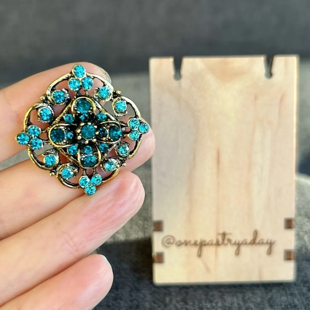 Austrian Crystal Rhinestone Fashion Brooch Pin, Blue, Aqua, Gold (DIAMOND)